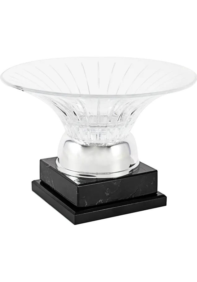 Vase geschnitzt Trophäe