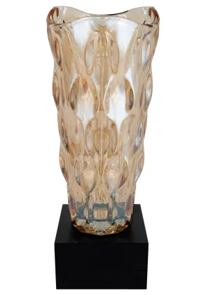 Vase geschnitzt Trophäe