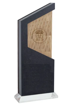 Trophäe aus Stein und Holz