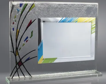 Gedenktafel aus buntem Glas