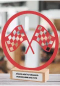 Trofeo de carreras en metacrilato y madera Thumb