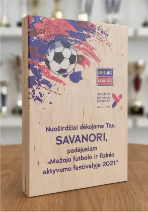 Trophäe in Form eines hölzernen Queues