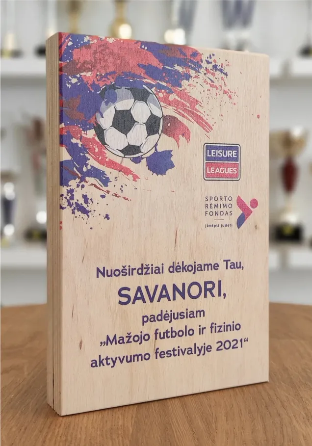 Trophäe in Form eines hölzernen Queues