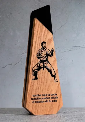 Judo-Pokal aus Holz