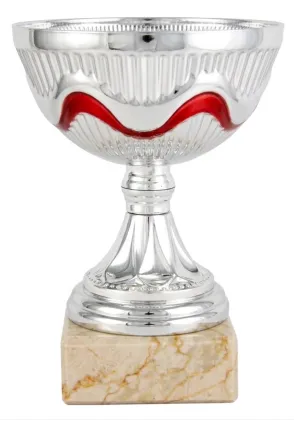 Silberner und roter Bandpokal